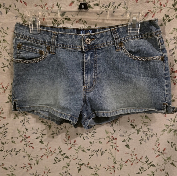 Denim and Plaid Women's Shorts Collection - Picture 11 of 16